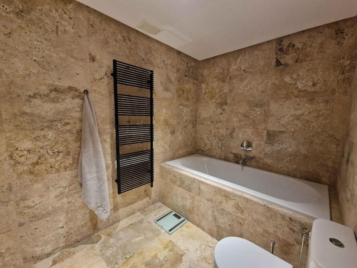 Apartment Luxury And Private Jacuzzi 300 Meters From The Benalmádena